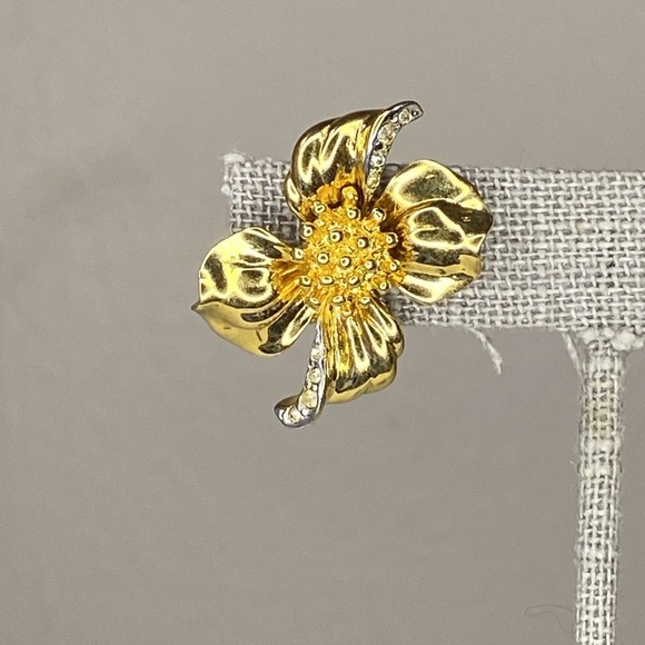 Vintage Nina Ricci Goldtone Metal Floral and Rhinestone Clip-On Earrings (30mm) - Picture 3 of 6